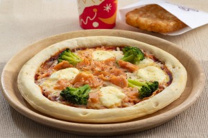 043　スモークサーモンとクリームチーズのピザ
