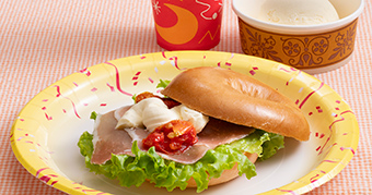 生ハムとクリームチーズのベーグルサンドセット