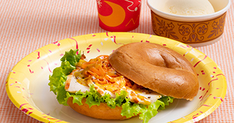 グリルチキンのベーグルサンドセット