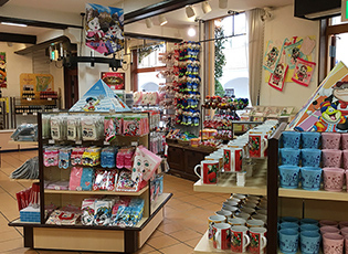 スーベニアショップ「アスタ ラ ビスタ」