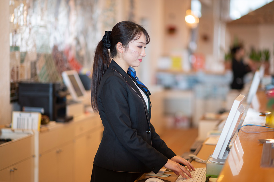 ホテル営業部 宿泊課 フロント担当