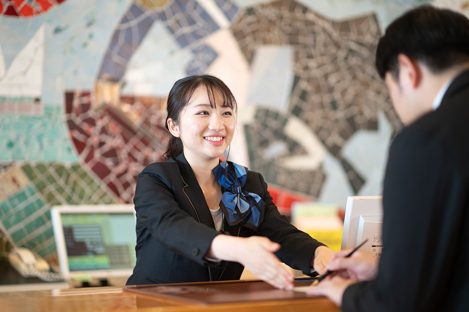 ホテル営業部 宿泊課 フロント担当